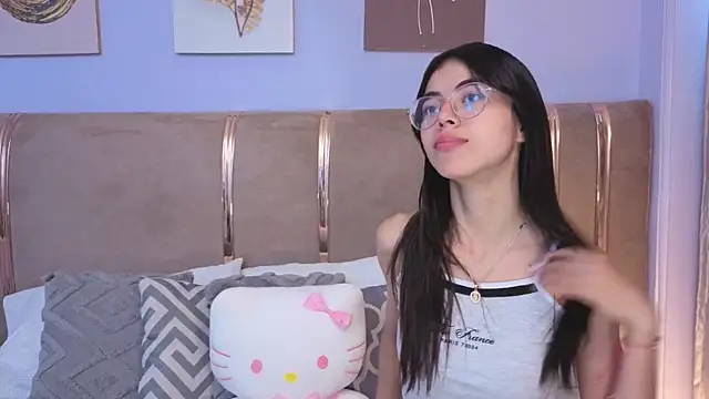 Mia Naive online show from July 2026 12:11:01 PM