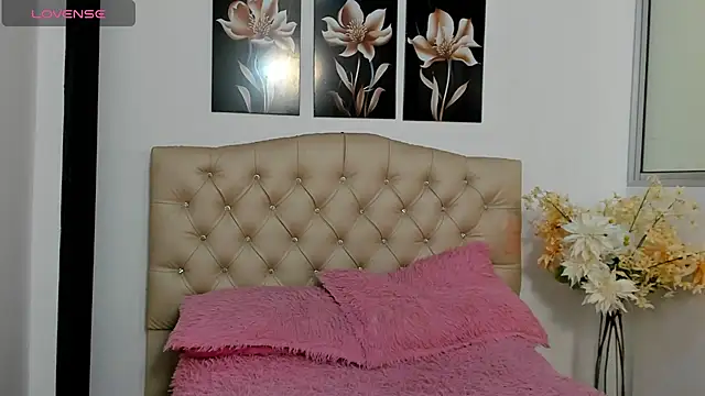 Snapshot of Kitty_f00x chatting on July 2026 12:57:02 PM Kitty f00x online show from July 2026 12:57:02 PM
