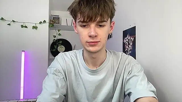 YourMilkyGuy online show from April 2026 01:36:02 PM