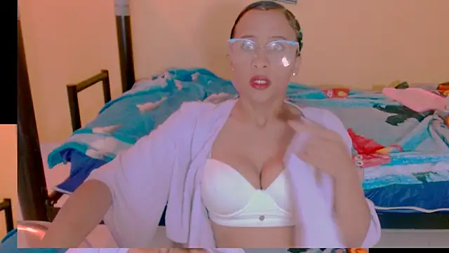 sexiempoderada18 online show from April 2026 02:00:02 PM