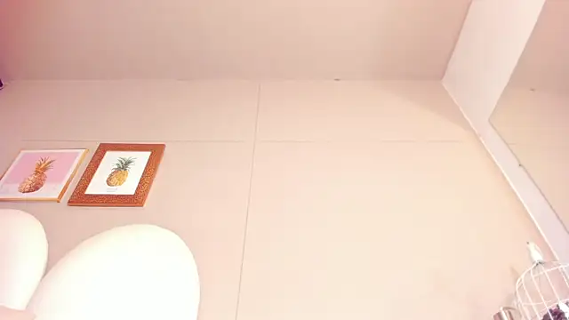 luna bradley  online show from April 2026 12:55:01 PM