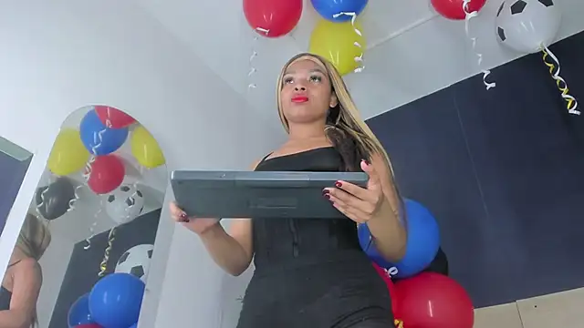 Snapshot of hermione_brown chatting on June 2026 01:45:02 PM hermione brown online show from June 2026 01:45:02 PM