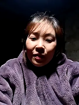 Yiyoongg online show from March 2026 12:19:01 PM