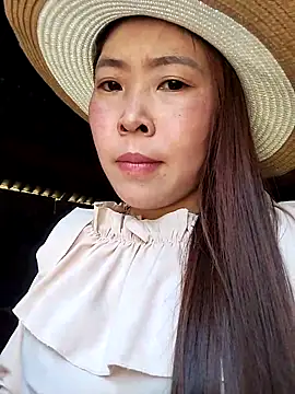 Yiyoongg online show from March 2026 03:08:02 AM