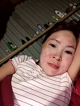 Yiyoongg online show from April 2026 01:05:02 PM