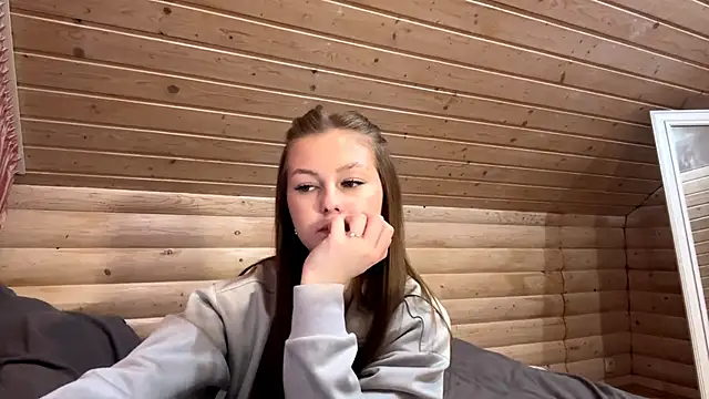 TessSamul online show from April 2026 07:31:01 PM
