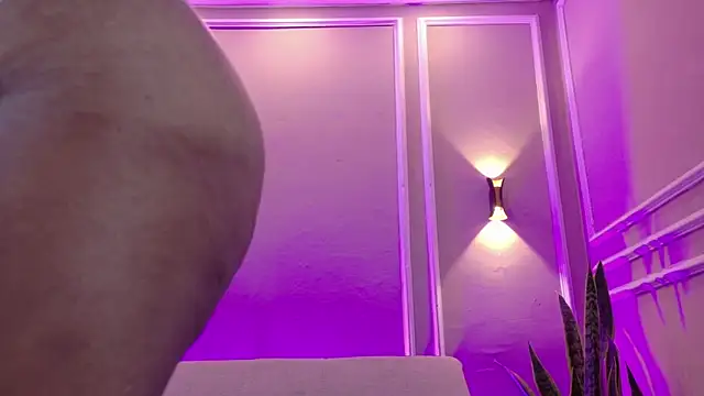 SuzyFox  online show from April 2026 07:36:01 PM