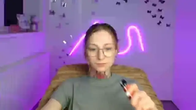 Esmi Winter online show from March 2026 12:20:02 PM