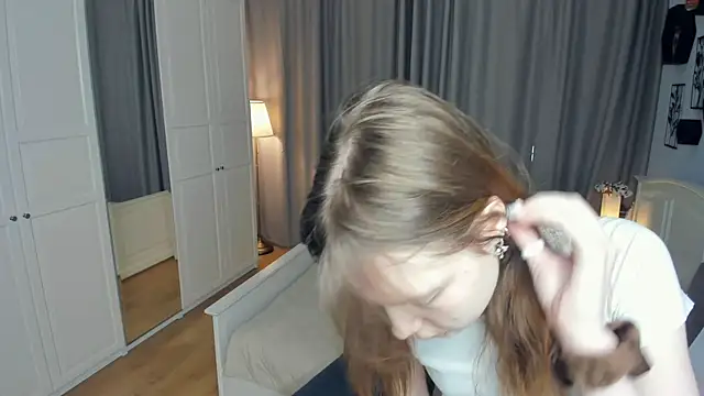 LavenderMitten online show from March 2026 07:13:01 AM