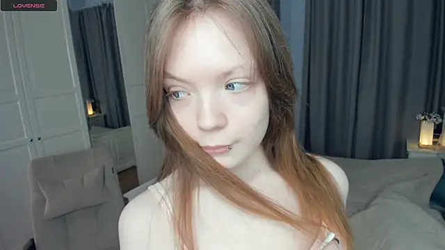 LavenderMitten online show from April 2026 06:16:01 AM