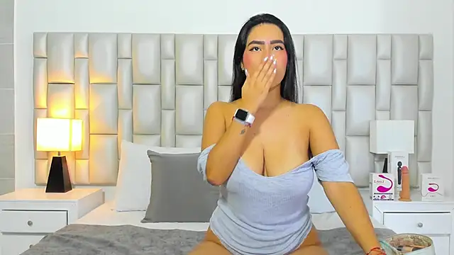 paola katy dicks online show from April 2026 08:01:02 PM