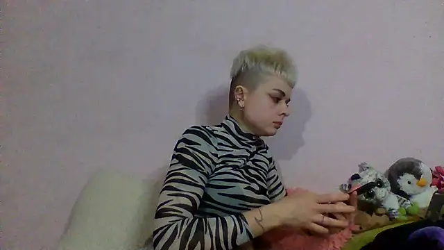 AlisaDear257 online show from April 2026 07:10:01 PM