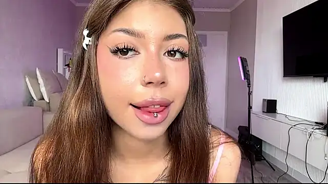 Snapshot of You_Club_Winx chatting on June 2026 08:19:01 AM You Club Winx online show from June 2026 08:19:01 AM