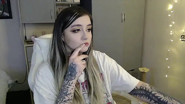 Rin Tozier online show from April 2026 01:32:01 AM