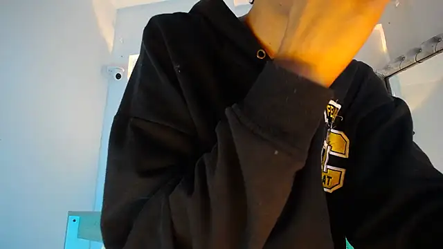 jullian ricci online show from April 2026 08:43:02 PM