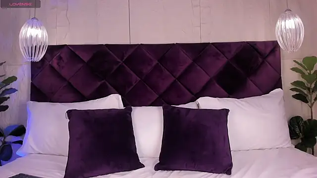 KittyLyne  online show from April 2026 12:25:01 PM