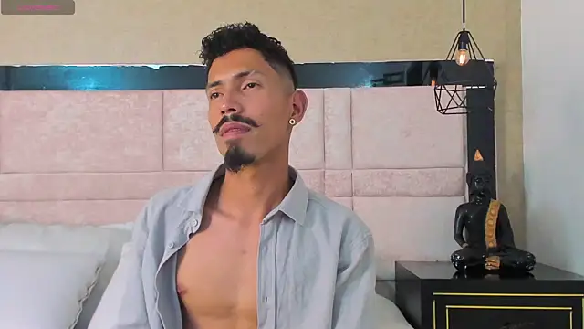 NoaahTylor online show from March 2026 07:42:02 PM