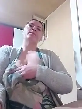 HotStepmommy4 online show from April 2026 04:44:01 PM