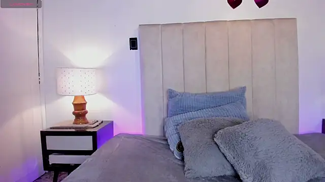 MissMilf  online show from April 2026 07:40:02 PM