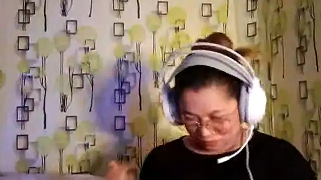 Snapshot of TennieReichow chatting on March 2026 12:42:01 PM TennieReichow online show from March 2026 12:42:01 PM