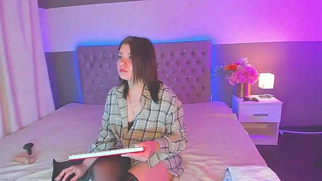 AmandaHoppe online show from April 2026 05:05:01 AM