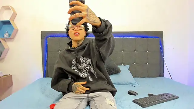 Ale cuzz online show from March 2026 03:41:01 PM