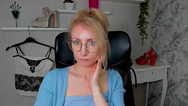 CinderellaMoon online show from March 2026 08:26:33 AM