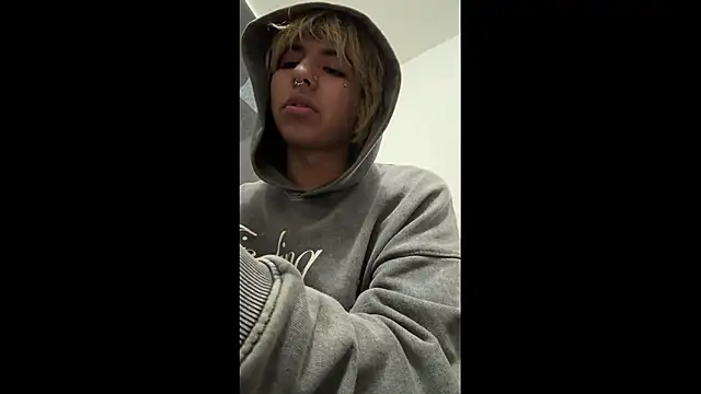 Snapshot of prince_oliverr chatting on March 2026 02:57:02 AM prince oliverr online show from March 2026 02:57:02 AM