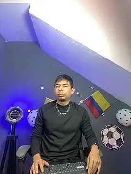 Snapshot of polloCol4U chatting on June 2026 05:43:02 AM polloCol4U online show from June 2026 05:43:02 AM