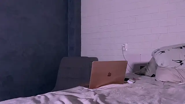 missmiroslava online show from April 2026 01:16:02 PM