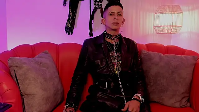 Maximoking26 online show from April 2026 01:33:02 PM