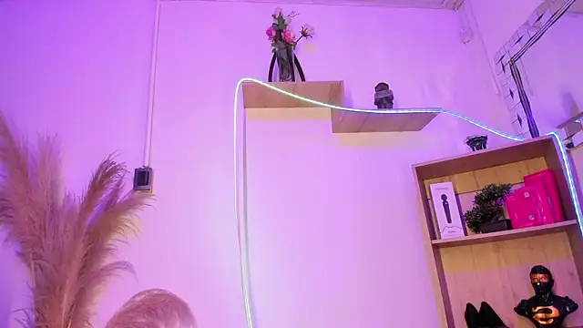 Tylla   online show from April 2026 04:27:01 AM