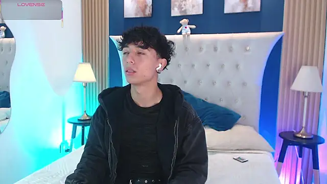 Snapshot of Aiden_Rivers_ chatting on June 2026 01:01:02 PM Aiden Rivers online show from June 2026 01:01:02 PM