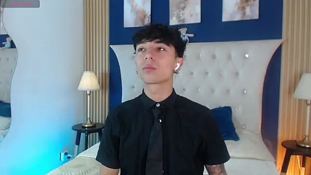 Snapshot of Aiden_Rivers_ chatting on June 2026 01:15:02 PM Aiden Rivers online show from June 2026 01:15:02 PM