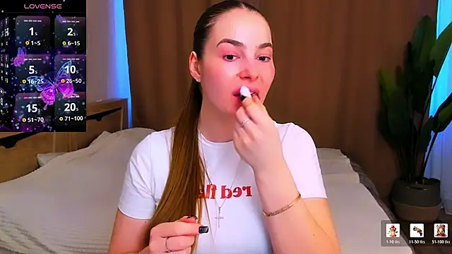 Maddy Wood  online show from March 2026 10:21:01 AM