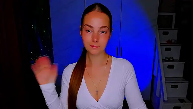 Maddy Wood  online show from July 2026 04:31:02 PM