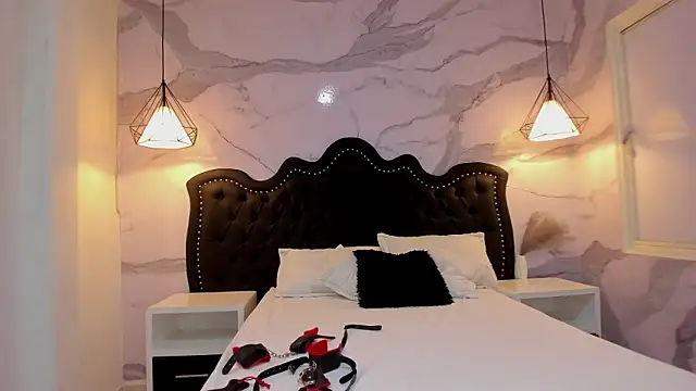 hillary bigbutt online show from March 2026 03:47:01 AM