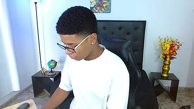 liiam3 online show from April 2026 09:27:01 PM