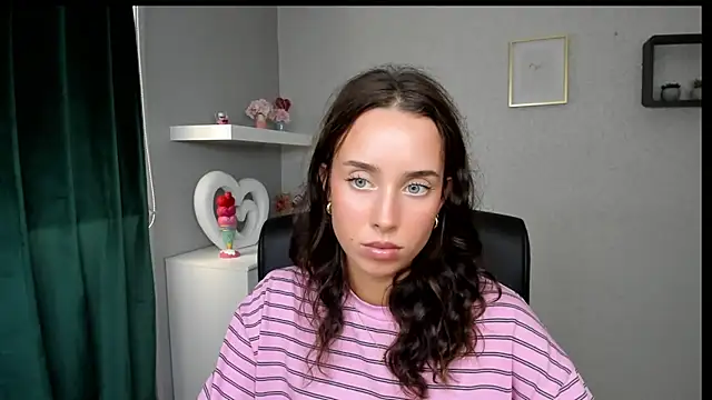 AdeleSolo online show from July 2026 12:32:02 PM