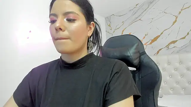 Evelin  thompsson online show from March 2026 03:45:02 AM