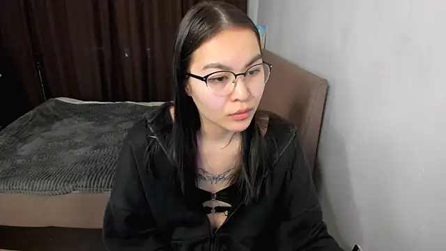 moon bloom online show from April 2026 09:38:01 PM