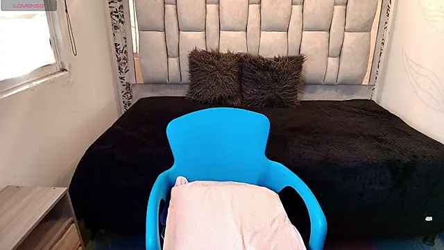 Sofi Blake   online show from April 2026 12:41:02 PM