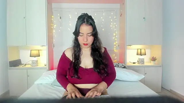 ElaRey  online show from April 2026 12:38:01 PM