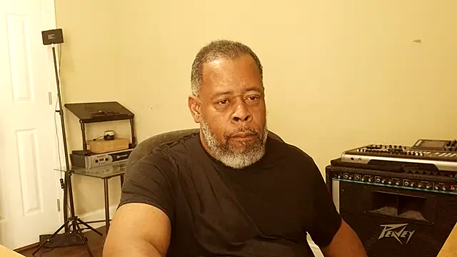 Cleozevo1961 online show from April 2026 06:01:02 PM