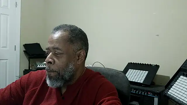 Cleozevo1961 online show from April 2026 04:34:01 PM