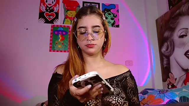 chloe roxy online show from April 2026 04:17:02 AM