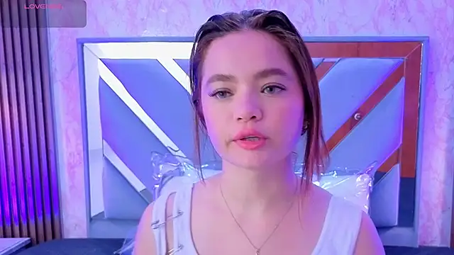 LittleeSara18 online show from June 2026 11:04:02 AM