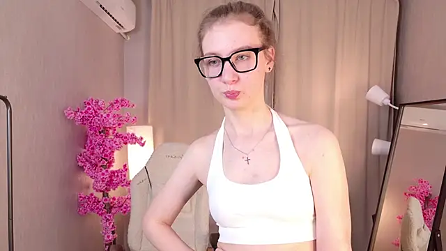 PinkClou9 online show from April 2026 10:25:02 PM