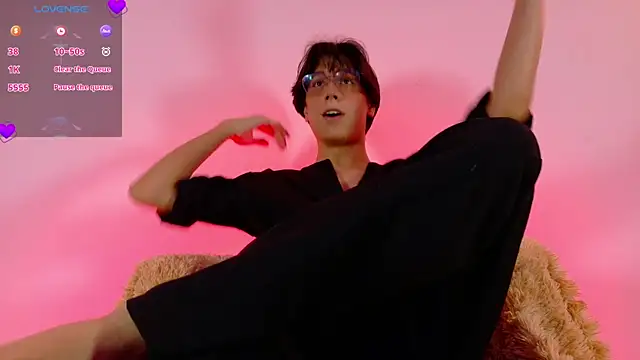 lui x dust online show from April 2026 03:28:02 AM