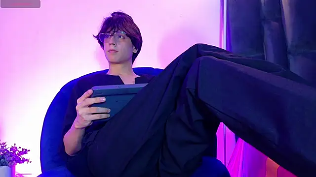 lui x dust online show from April 2026 03:53:02 AM